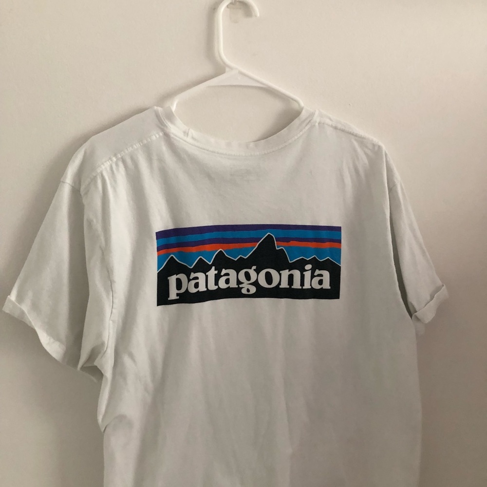 White Men’s Patagonia t-shirt
